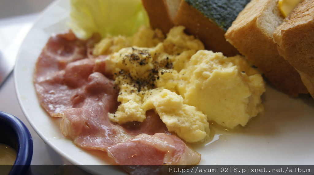 【台北‧華山市場】丘比手作土司早午餐(Cube Brunch)。全台北最便宜的早午餐標竿..洗澡盆沙拉等你來挑戰 @梅格(Angelababy)享樂日記 【台北‧華山市場】丘比手作土司早午餐(Cube Brunch)。全台北最便宜的早午餐標竿..洗澡盆沙拉等你來挑戰 @梅格(Angelababy)享樂日記