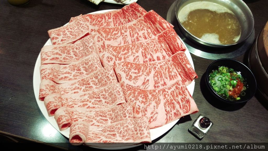 徐匯中學站 蘆洲隱藏版無裝潢火鍋店【正官木桶鍋】 激推 ♥♥ 頂級澳洲純種和牛12級 & 號稱蝦界美女的花蝦 ♥♥(新址:集賢路396號.正老林羊肉爐旁) @梅格(Angelababy)享樂日記 徐匯中學站 蘆洲隱藏版無裝潢火鍋店【正官木桶鍋】 激推 ♥♥ 頂級澳洲純種和牛12級 & 號稱蝦界美女的花蝦 ♥♥(新址:集賢路396號.正老林羊肉爐旁) @梅格(Angelababy)享樂日記