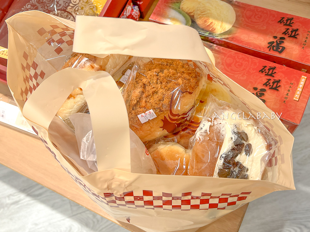 宜蘭礁溪必買『義珍香烘焙坊礁溪店』爆漿饅頭、鮮奶吐司 @梅格(Angelababy)享樂日記