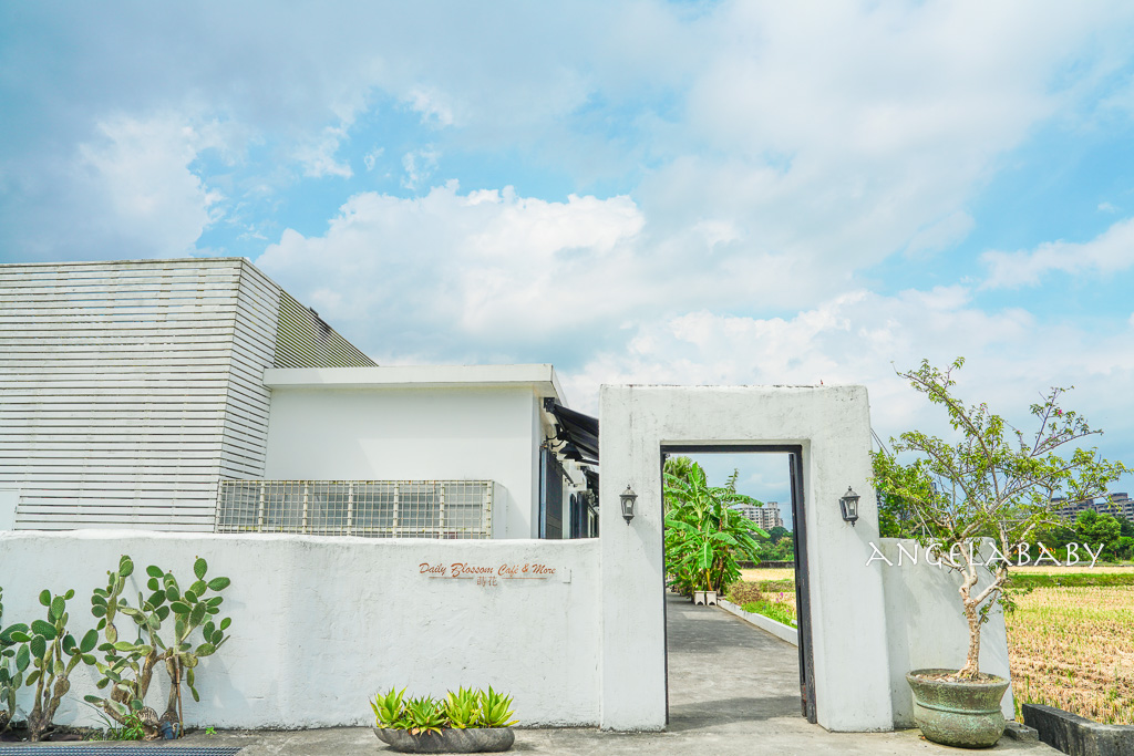 宜蘭礁溪純白希臘風咖啡廳『蒔花 DailyBlossom Cafe & More』菜單、田野間的質感咖啡、提供免費停車 @梅格(Angelababy)享樂日記