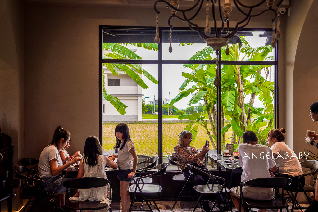 宜蘭礁溪純白希臘風咖啡廳『蒔花 DailyBlossom Cafe & More』菜單、田野間的質感咖啡、提供免費停車 @梅格(Angelababy)享樂日記