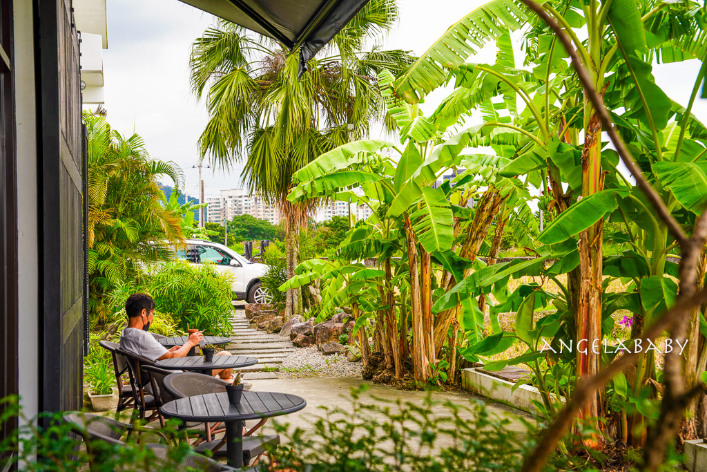 宜蘭礁溪純白希臘風咖啡廳『蒔花 DailyBlossom Cafe & More』菜單、田野間的質感咖啡、提供免費停車 @梅格(Angelababy)享樂日記