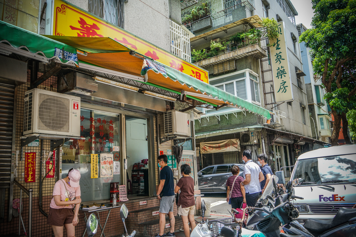 民生社區美食｜熱賣超過25年的牛肉炒麵『蕭家牛雜湯』、松山外帶美食 @梅格(Angelababy)享樂日記