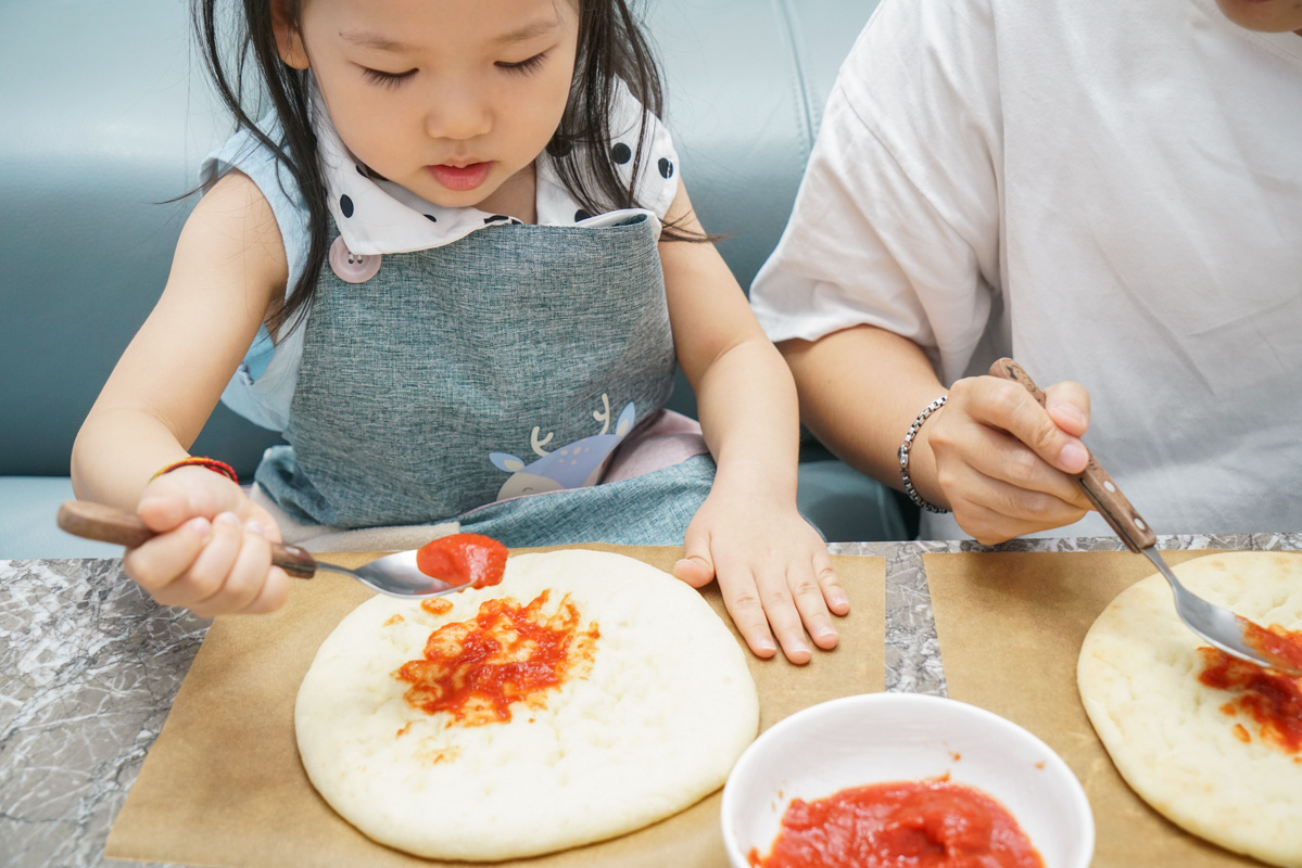 飯店美食｜3個七吋pizza只要888元!!小朋友可以玩的五星飯店玩具、親子手作diy好吃零難度披薩『圓山大飯店牛排館』 @梅格(Angelababy)享樂日記