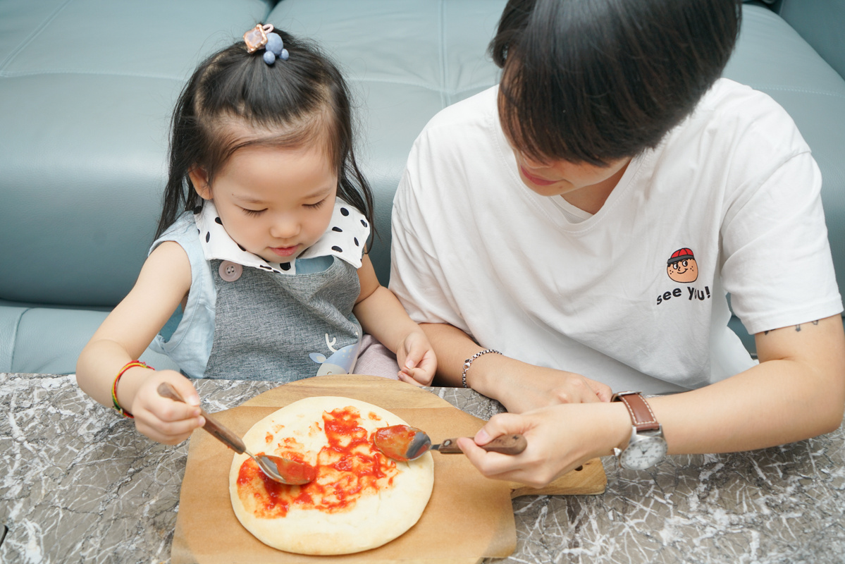 飯店美食｜3個七吋pizza只要888元!!小朋友可以玩的五星飯店玩具、親子手作diy好吃零難度披薩『圓山大飯店牛排館』 @梅格(Angelababy)享樂日記