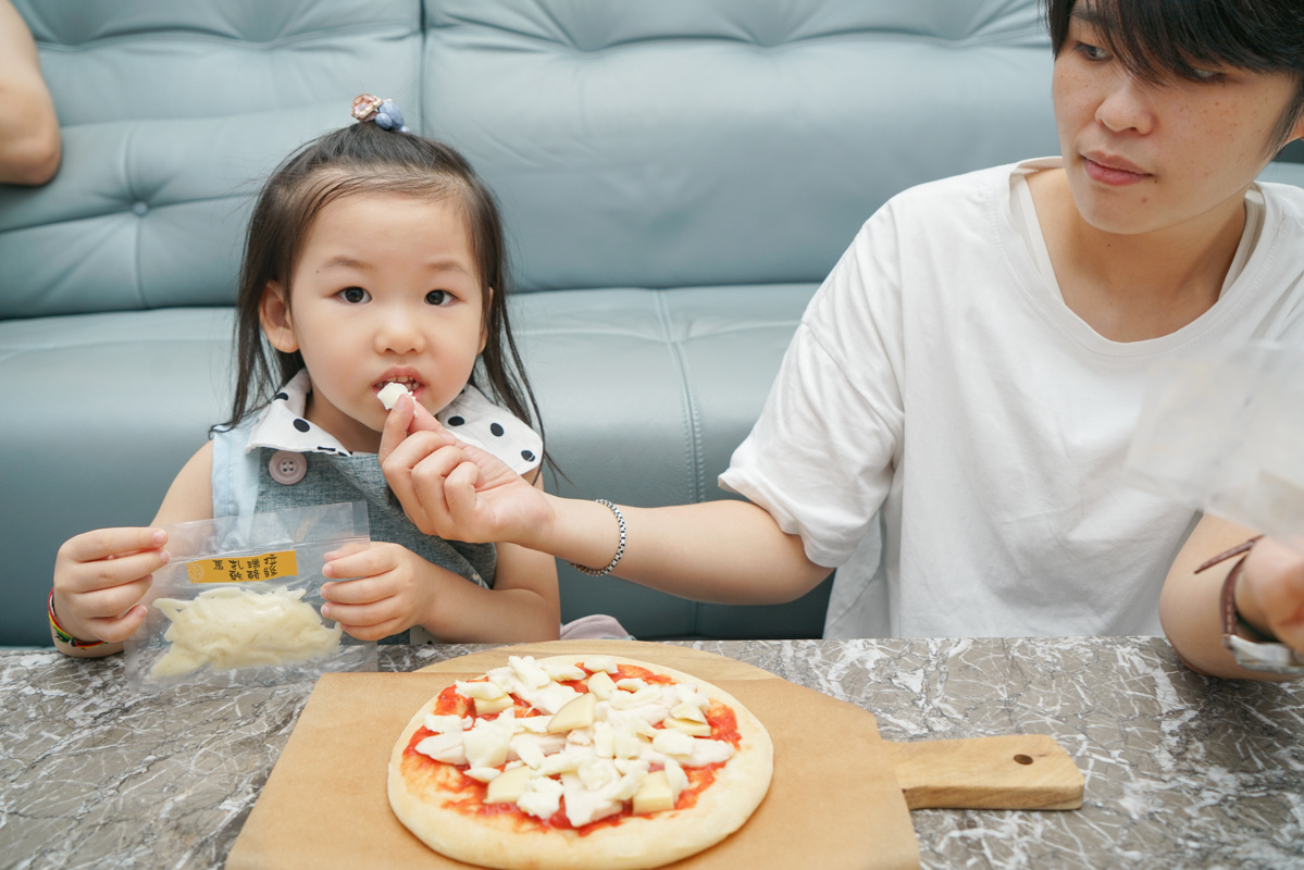 飯店美食｜3個七吋pizza只要888元!!小朋友可以玩的五星飯店玩具、親子手作diy好吃零難度披薩『圓山大飯店牛排館』 @梅格(Angelababy)享樂日記