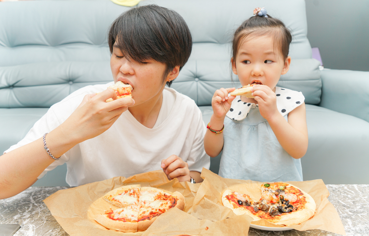 飯店美食｜3個七吋pizza只要888元!!小朋友可以玩的五星飯店玩具、親子手作diy好吃零難度披薩『圓山大飯店牛排館』 @梅格(Angelababy)享樂日記