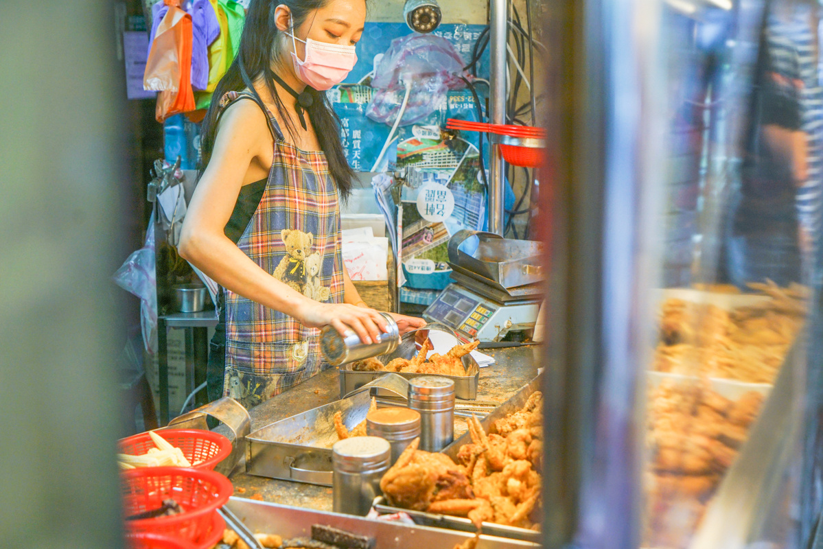 新莊美食｜排隊無盡頭的無名炸雞、台北雞排35塊哪裡找『福壽街 無名鹹酥雞』價格 @梅格(Angelababy)享樂日記