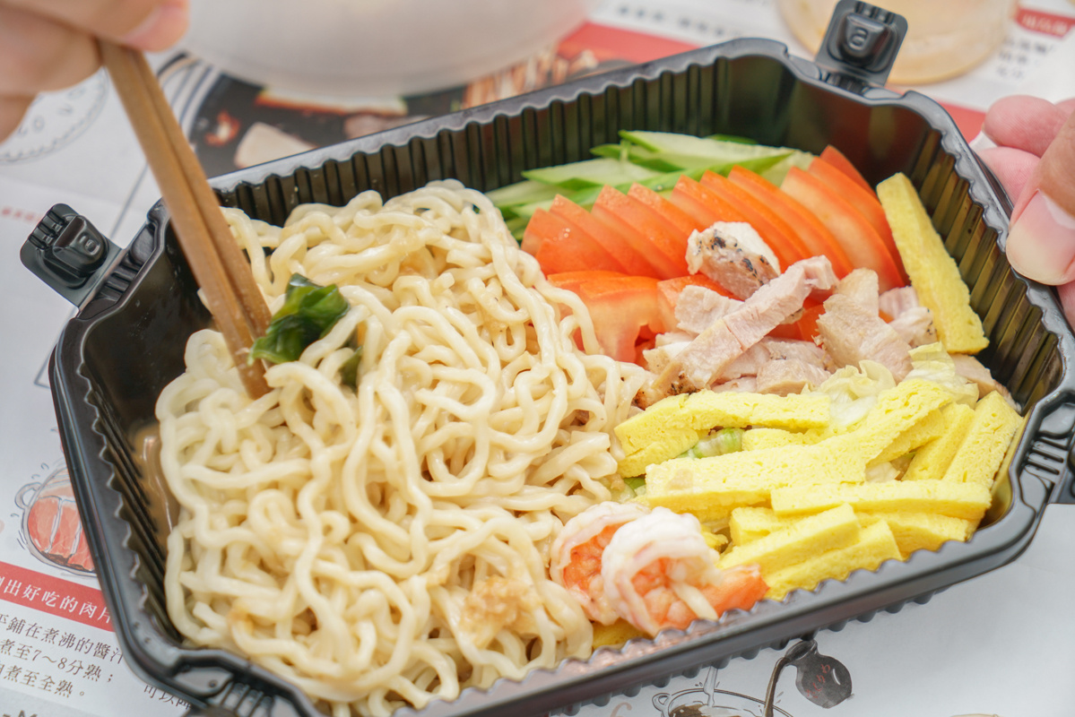 新莊超值外帶日式餐盒,100塊錢吃得到滿口雞肉丁跟蛋液的日式親子丼『MO-MO-PARADISE』 @梅格(Angelababy)享樂日記