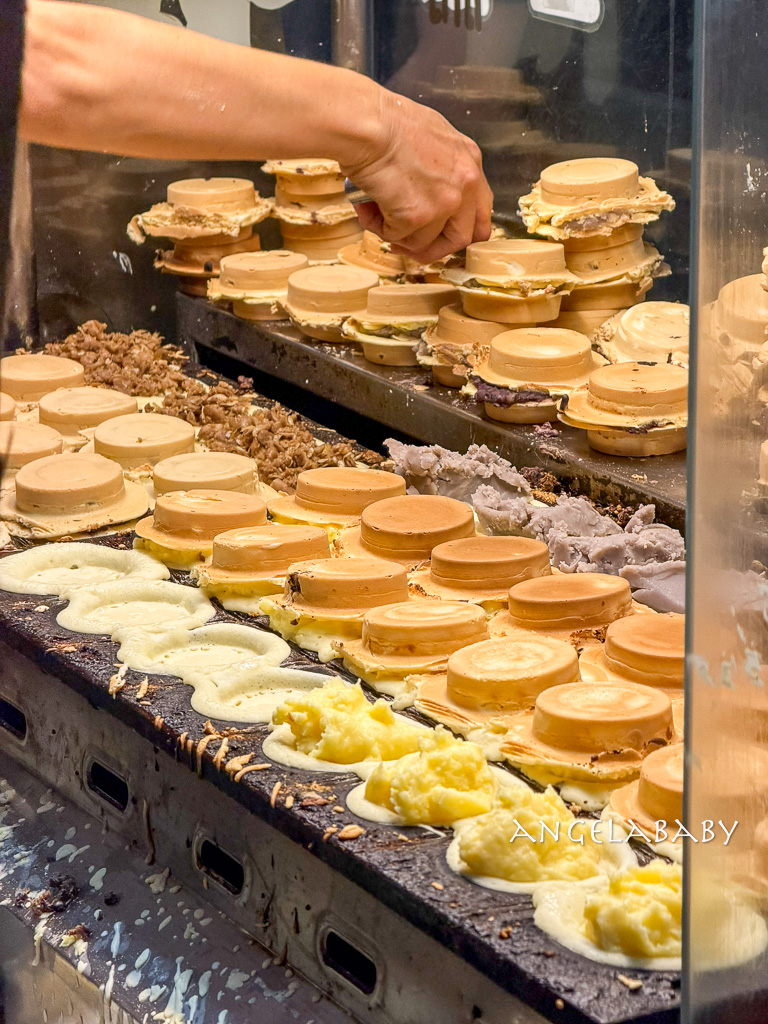 南機場夜市美食『無名紅豆餅』巨無霸飛碟紅豆餅只要15塊錢 @梅格(Angelababy)享樂日記