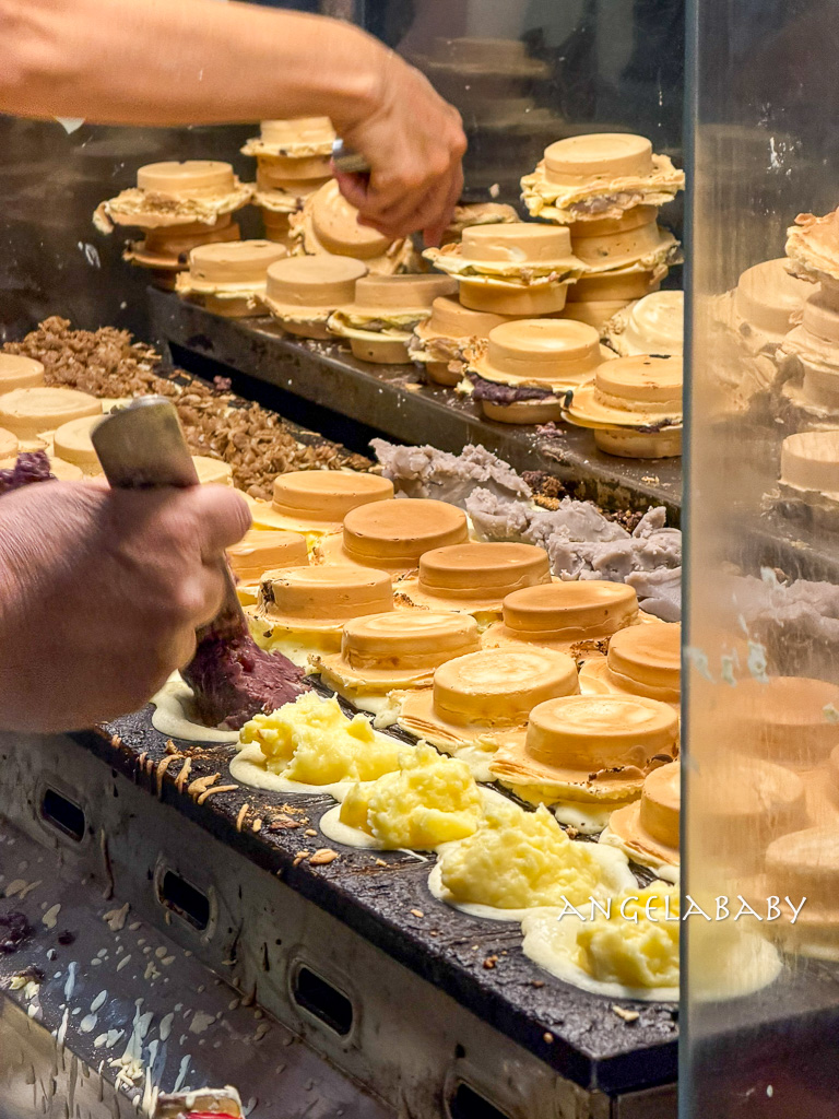 南機場夜市美食『無名紅豆餅』巨無霸飛碟紅豆餅只要15塊錢 @梅格(Angelababy)享樂日記