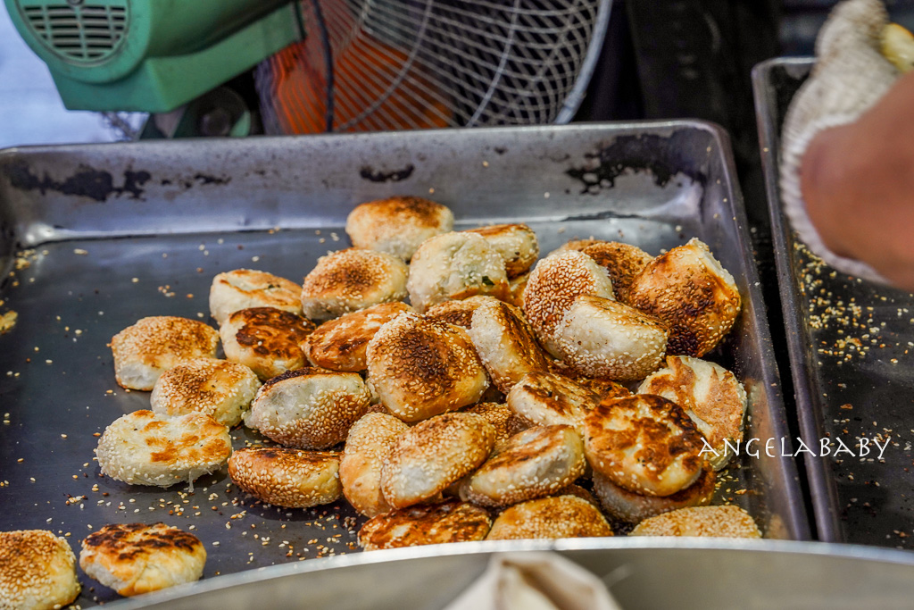 宜蘭美食｜秒殺鹹香千層蔥燒餅『老吳碳烤燒烤餅』菜單、宜蘭下午茶、宜蘭必吃 @梅格(Angelababy)享樂日記