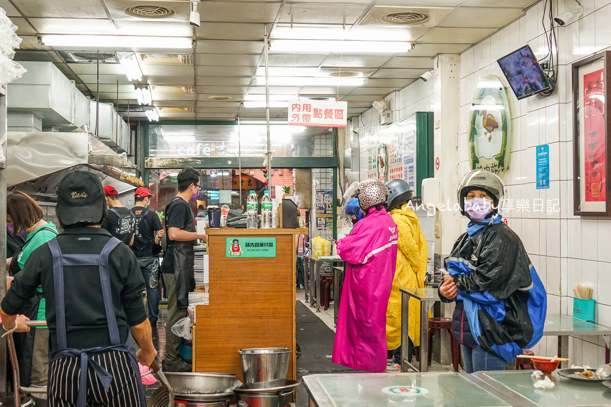 新竹城隍廟美食推薦『許二姐 （鴨肉許）』菜單、招牌炒鴨血必點、比鴨肉許更厲害！ @梅格(Angelababy)享樂日記