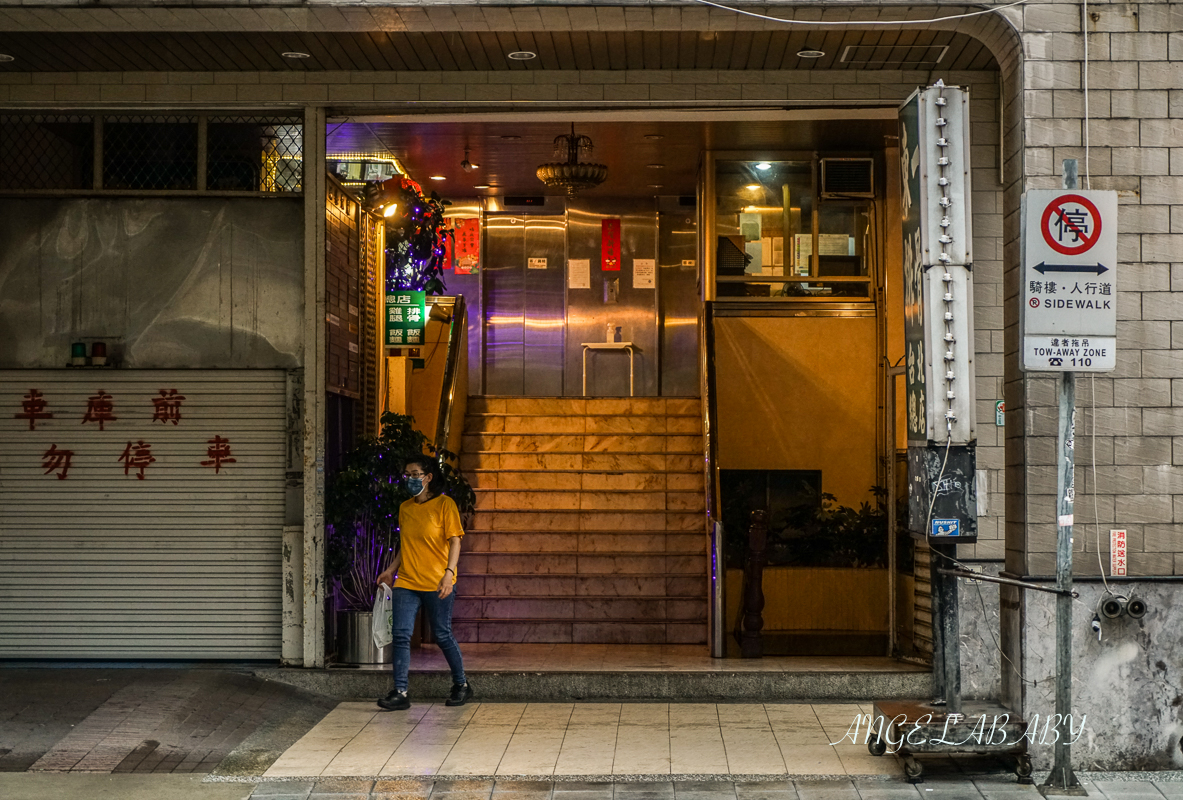 台北好吃排骨飯｜復古西餐廳裡的好吃排骨便當『東一排骨總店』2023價格、外帶便當 @梅格(Angelababy)享樂日記