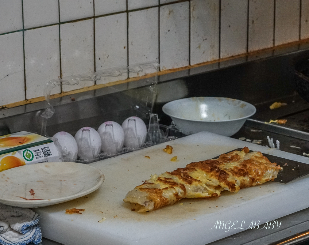 花蓮新城早點｜蛋餅界的天花板『大漢街早餐店 本店』菜單、巨無霸粉漿蛋餅、蹄膀刈包 @梅格(Angelababy)享樂日記