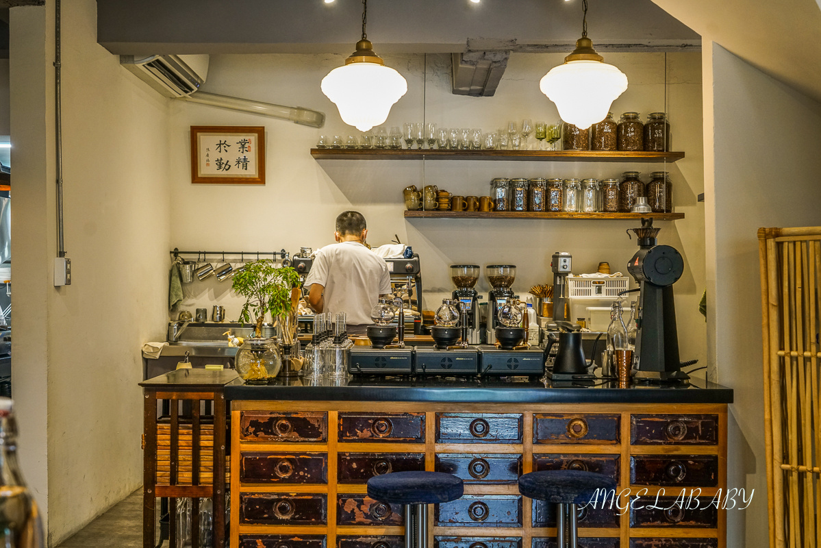 內湖西湖站美食『Caffè Le MANI 琢手咖啡』隱身在都市裡的老宅咖啡 @梅格(Angelababy)享樂日記