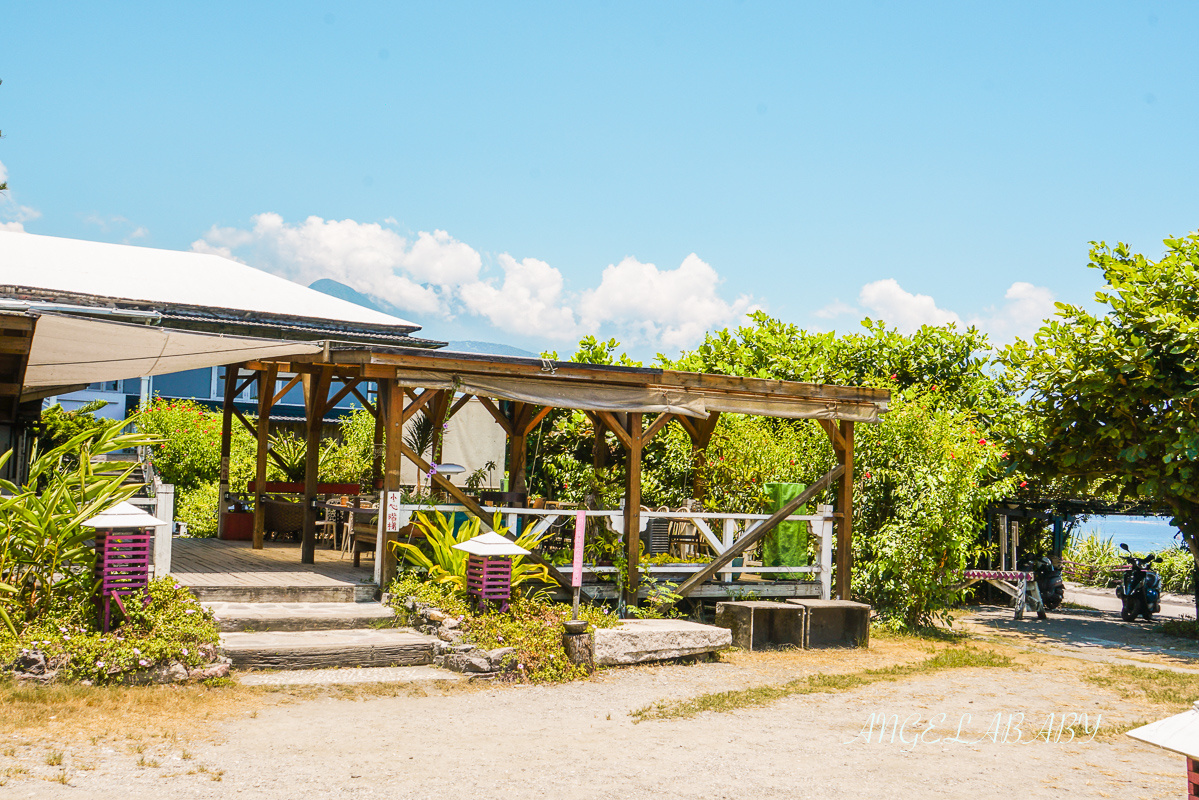 花蓮新城景觀咖啡｜天海一線無邊際海景餐廳『原野牧場』菜單、花蓮必訪景點推薦、免費停車場 @梅格(Angelababy)享樂日記