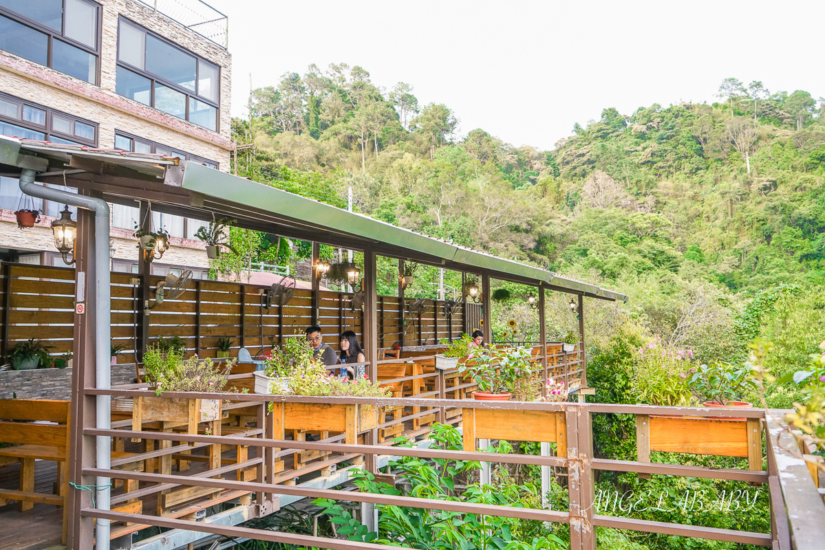 桃園景點｜峇里島渡假風景觀咖啡『森鄰水岸景觀咖啡館』、桃園湖景咖啡、桃園約會景點 @梅格(Angelababy)享樂日記