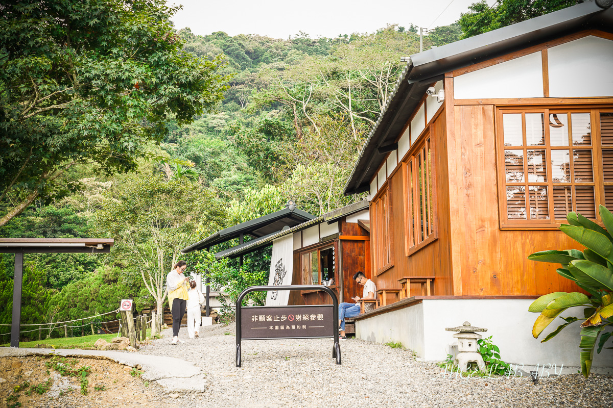 南投日月潭下午茶｜木屋甜點『日月潭 湖の怪物 咖啡』價格、ig打卡日月潭咖啡廳 @梅格(Angelababy)享樂日記