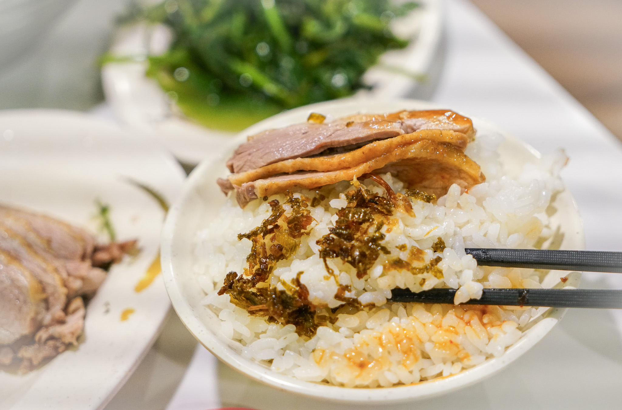 桃園藝文特區美食｜用餐時間一位難求的超人氣黑白切、好吃鵝肉『南平鵝肉』價格 @梅格(Angelababy)享樂日記