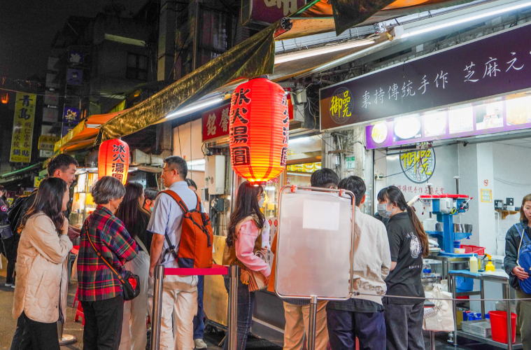 臨江街夜市美食｜米其林必比登推薦『梁記滷味』價格、開店超過45年的老牌冷滷味排隊名店 @梅格(Angelababy)享樂日記