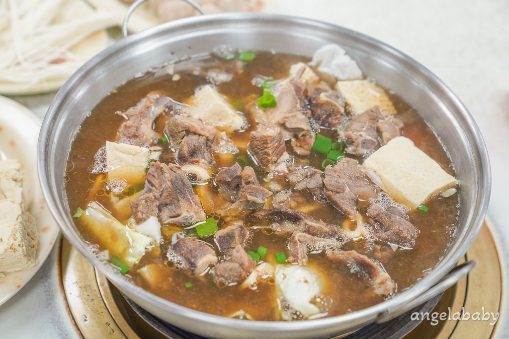 高雄前鎮區美食｜在地飄香二十多年老牌羊肉爐名店『原龍羊肉海產』菜單價格、紅燒羊肉爐 @梅格(Angelababy)享樂日記