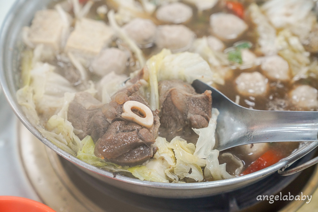 高雄前鎮區美食｜在地飄香二十多年老牌羊肉爐名店『原龍羊肉海產』菜單價格、紅燒羊肉爐 @梅格(Angelababy)享樂日記