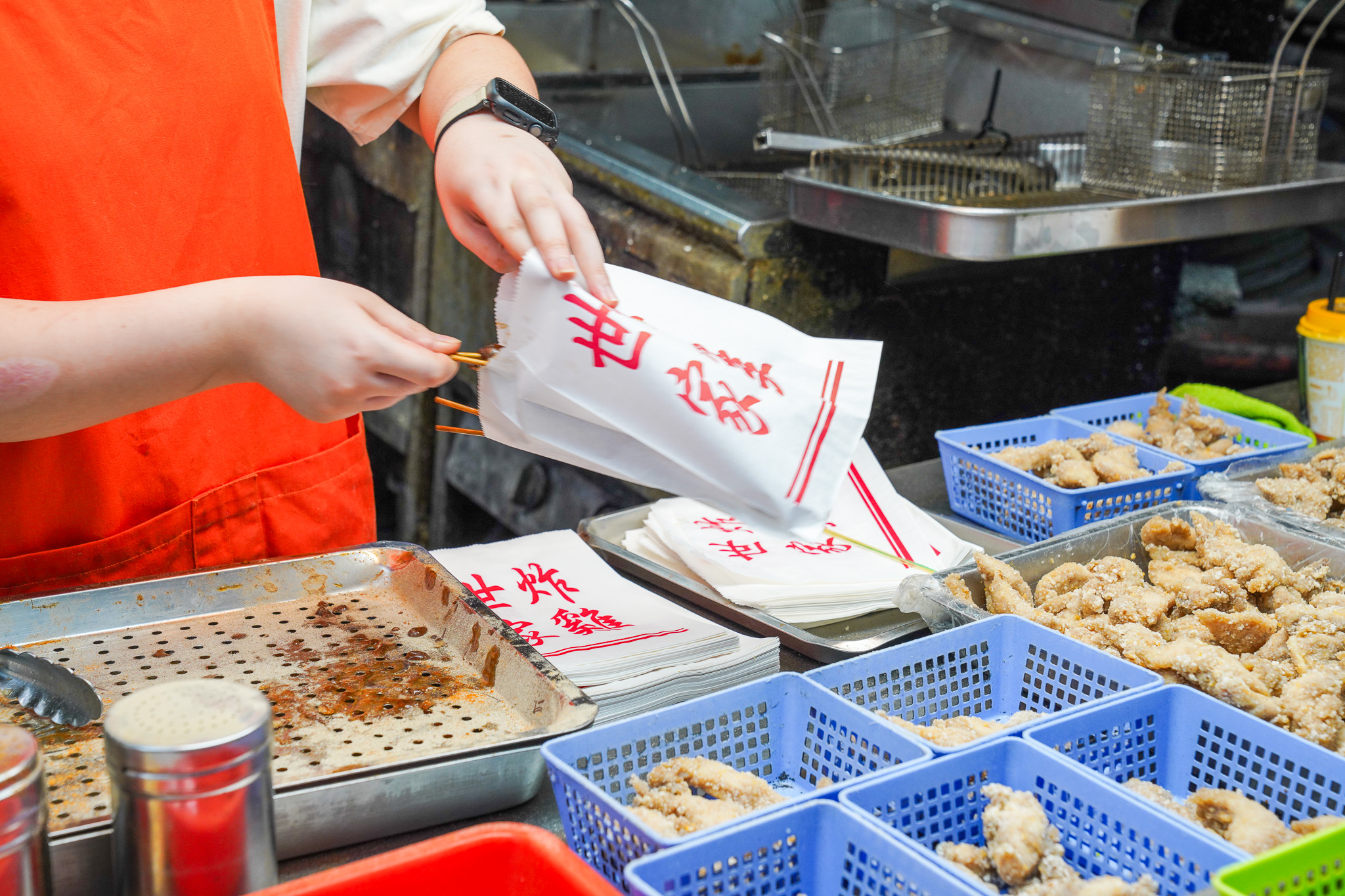 板橋裕民夜市｜超人氣排隊美食、好吃鹽酥雞推薦『炸雞世家』價格 @梅格(Angelababy)享樂日記