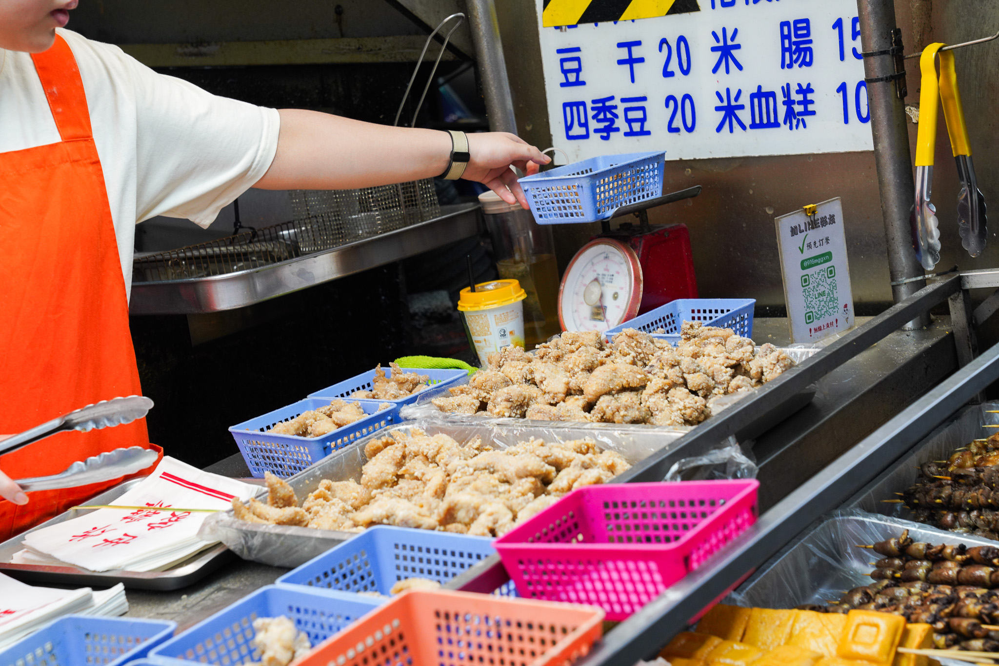 板橋裕民夜市｜超人氣排隊美食、好吃鹽酥雞推薦『炸雞世家』價格 @梅格(Angelababy)享樂日記