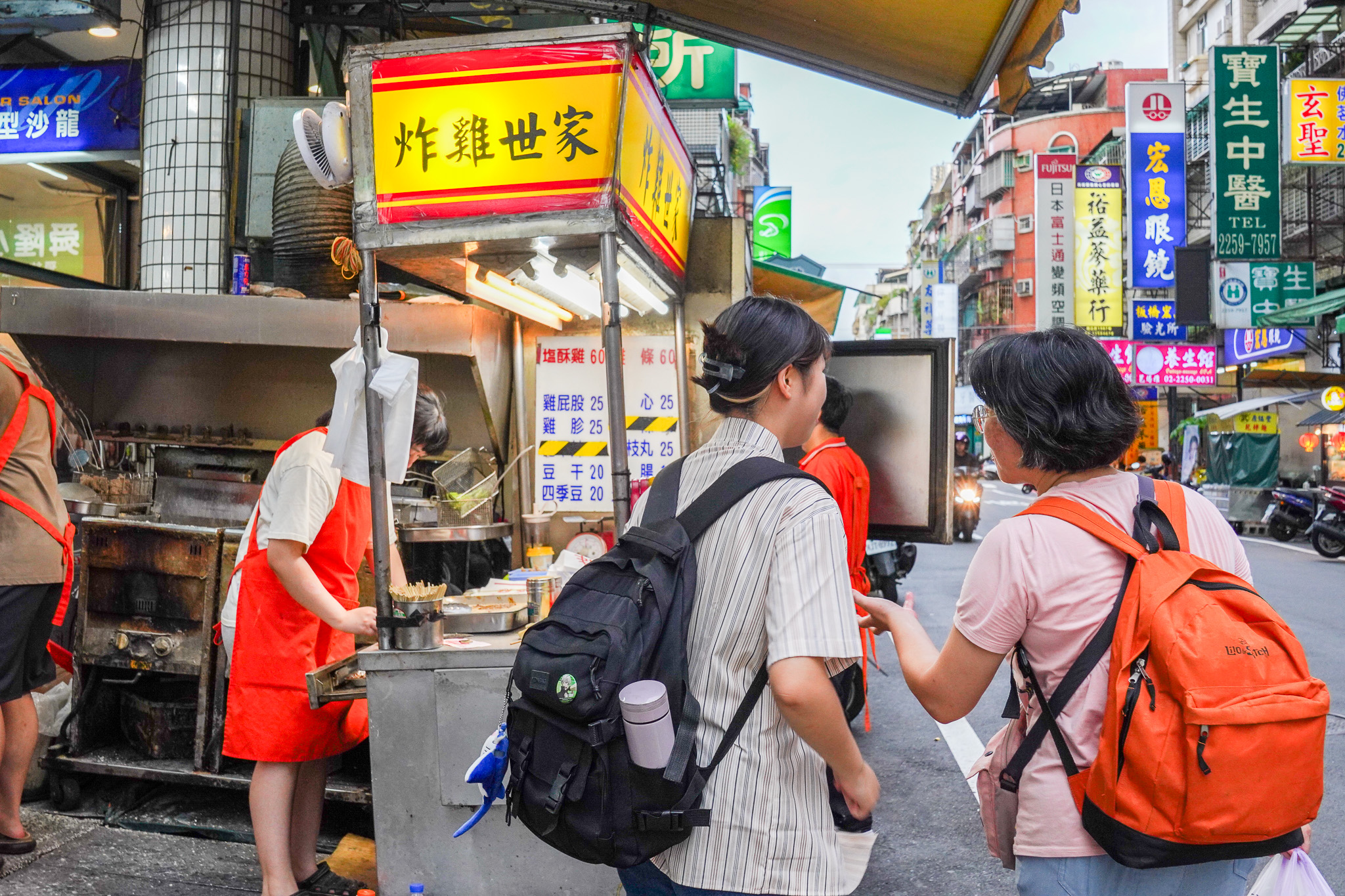 板橋裕民夜市｜超人氣排隊美食、好吃鹽酥雞推薦『炸雞世家』價格 @梅格(Angelababy)享樂日記