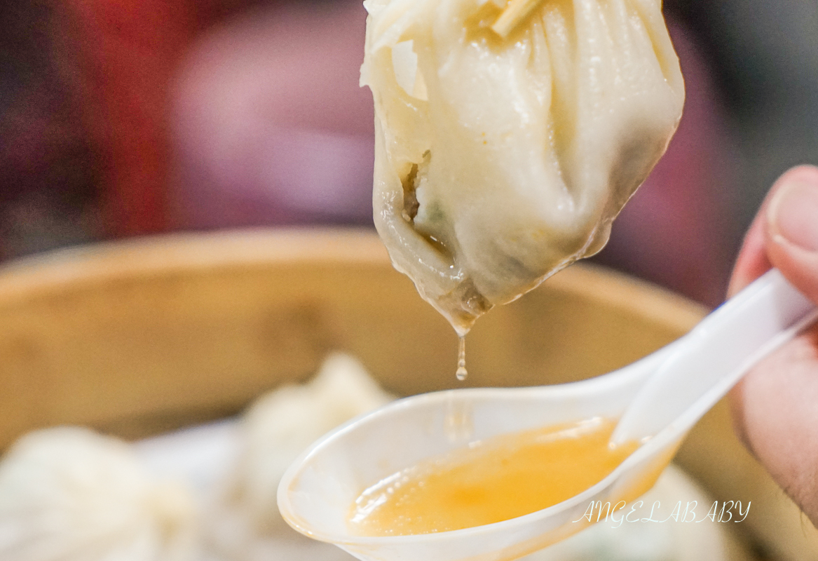 板橋裕民夜市美食『56巷口湯包』價格、皮薄超爆漿的鮮肉湯包、麻辣臭豆腐也很讚 @梅格(Angelababy)享樂日記