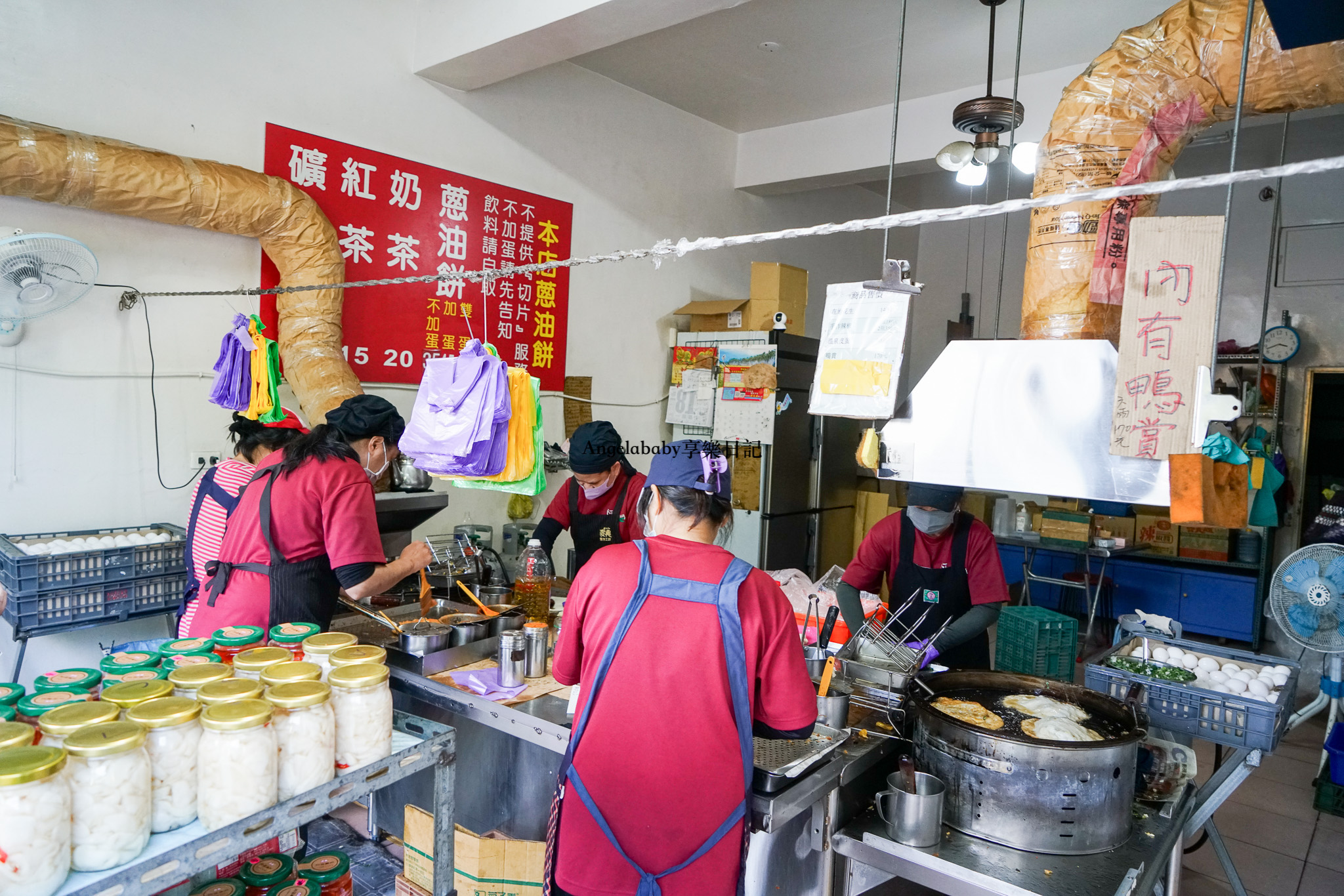 宜蘭頭城美食『阿嬤蔥油餅』搬家了！外酥內Ｑ還撒大把蔥、雙蛋更過癮 @梅格(Angelababy)享樂日記