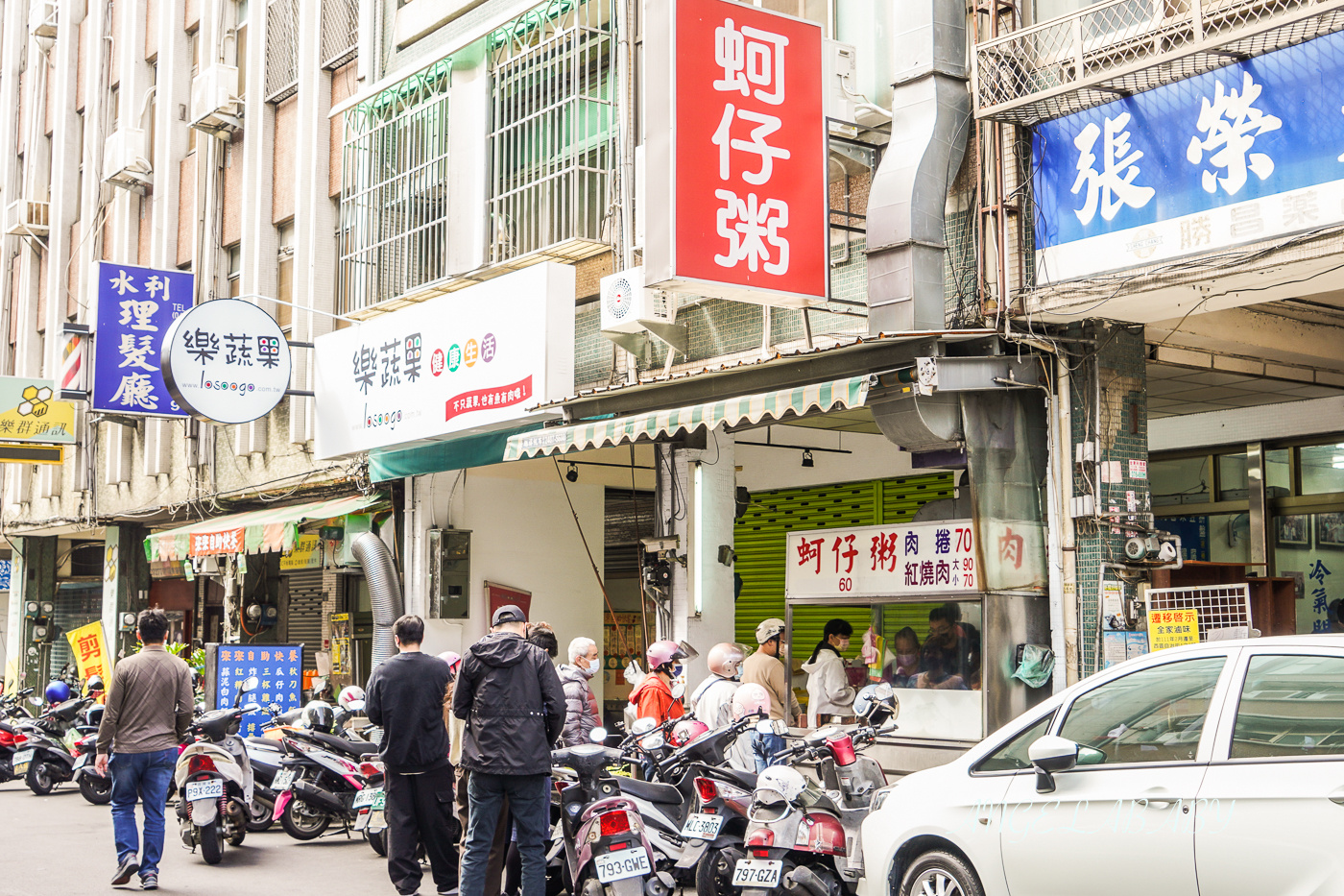 台中第五市場必吃美食｜最強厚切紅燒肉、炸物的排隊『蚵仔粥』價格菜單 @梅格(Angelababy)享樂日記