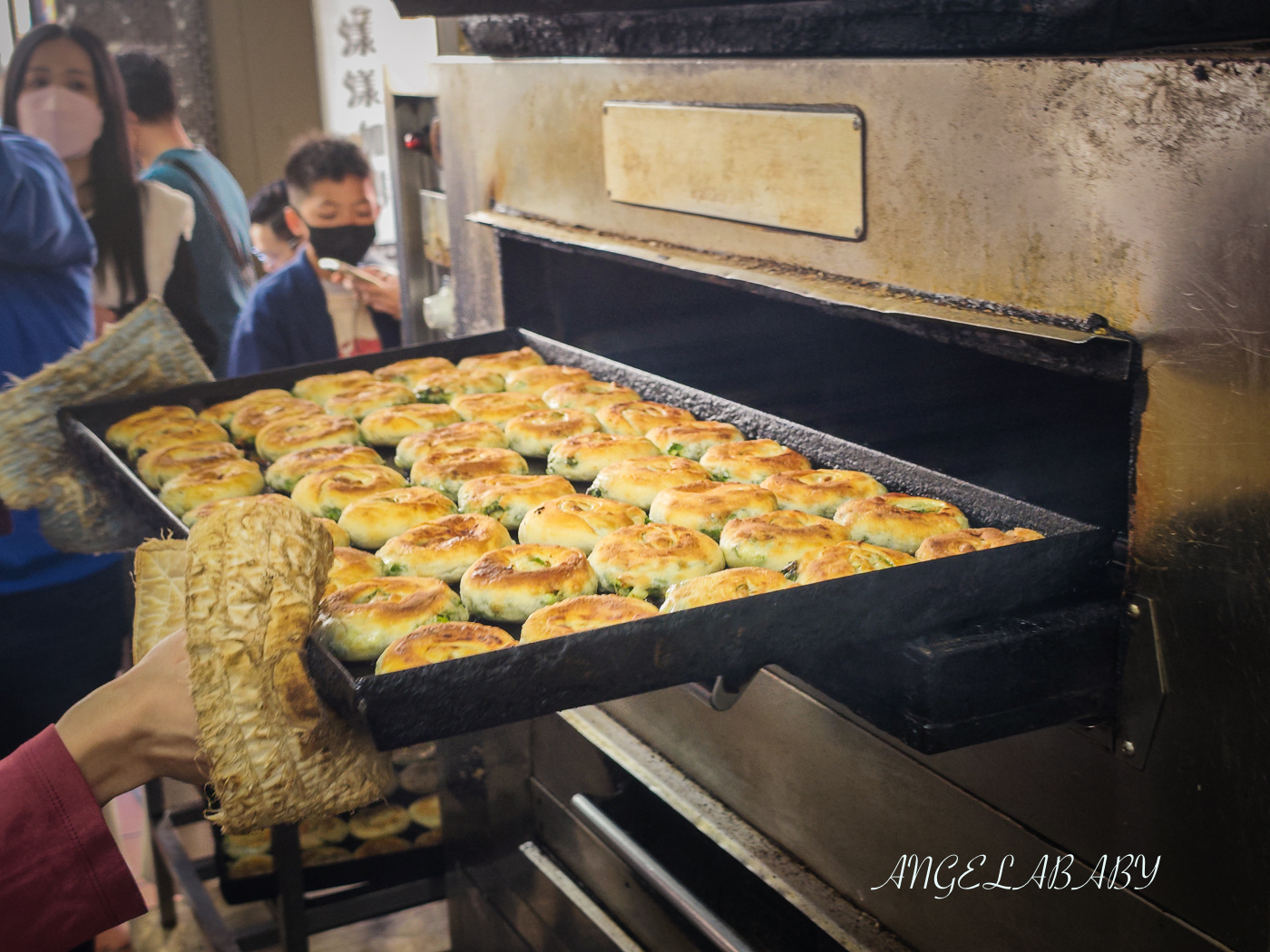 基隆【周家蔥油餅】基隆在地熱賣五十年的排隊早餐 @梅格(Angelababy)享樂日記