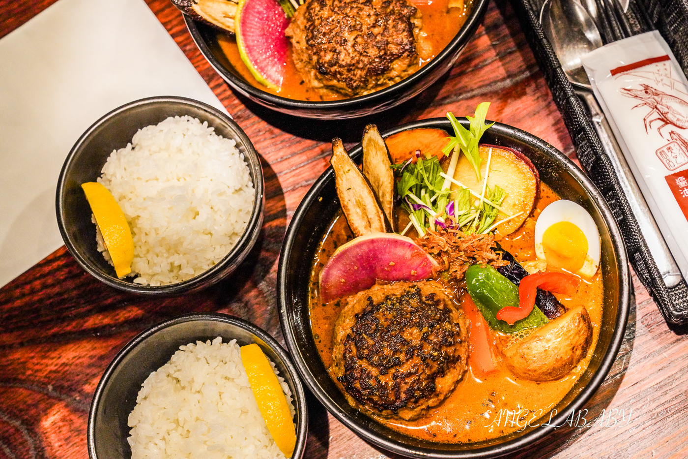 北海道札幌車站美食｜人氣蝦湯咖哩名店『 奧芝商店 湯咖哩』 菜單、交通 @梅格(Angelababy)享樂日記