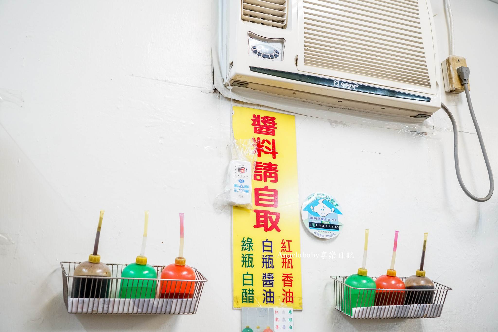 西門美食｜電影街好吃水餃『豪季水餃專賣店』菜單、皮Ｑ餡飽滿的銅板蝦仁水餃 @梅格(Angelababy)享樂日記