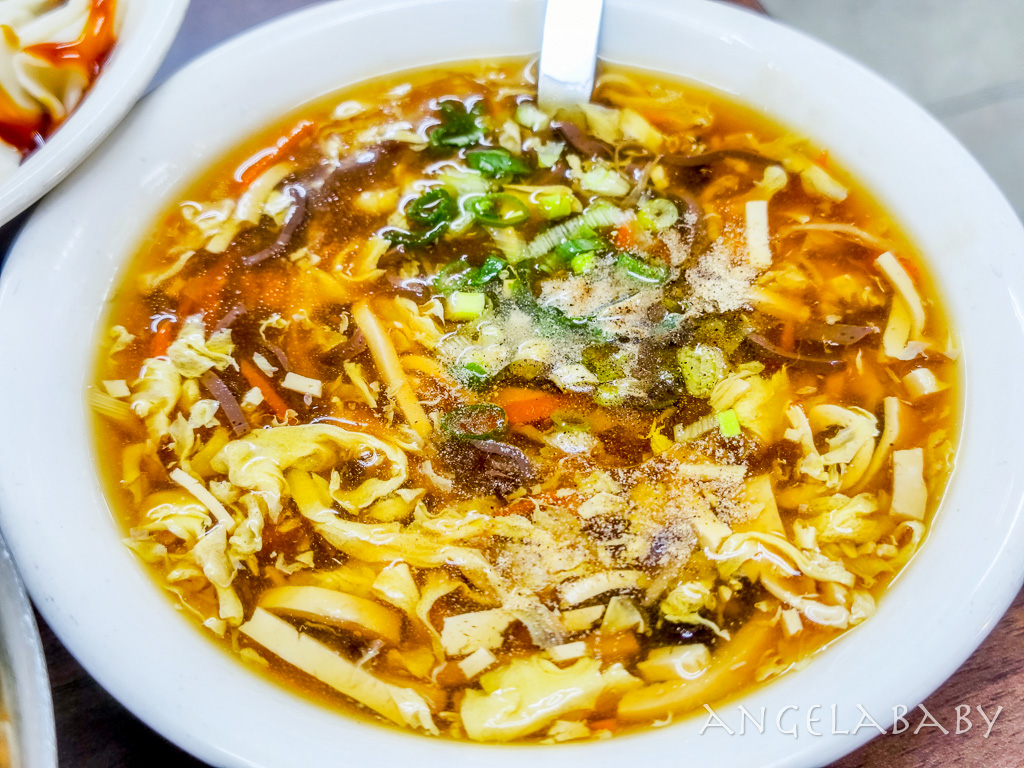 西門美食『老山東牛肉麵』在地飄香超過70年的必比登推薦牛肉麵、老山東牛肉麵菜單價格 @梅格(Angelababy)享樂日記