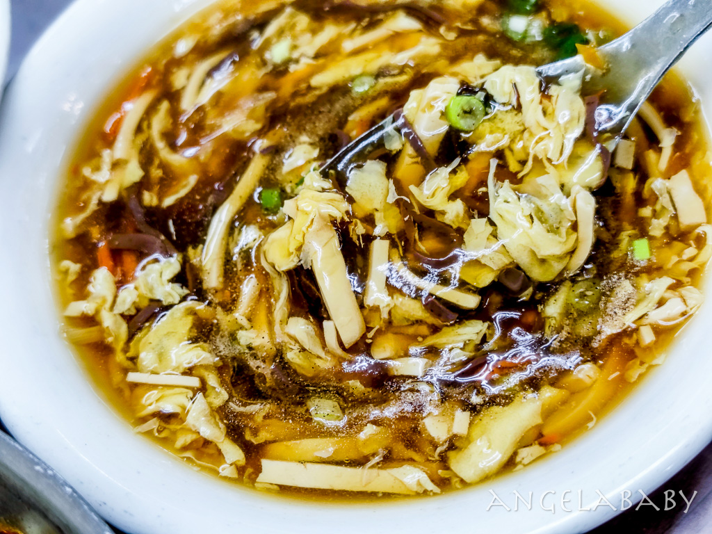西門美食『老山東牛肉麵』在地飄香超過70年的必比登推薦牛肉麵、老山東牛肉麵菜單價格 @梅格(Angelababy)享樂日記