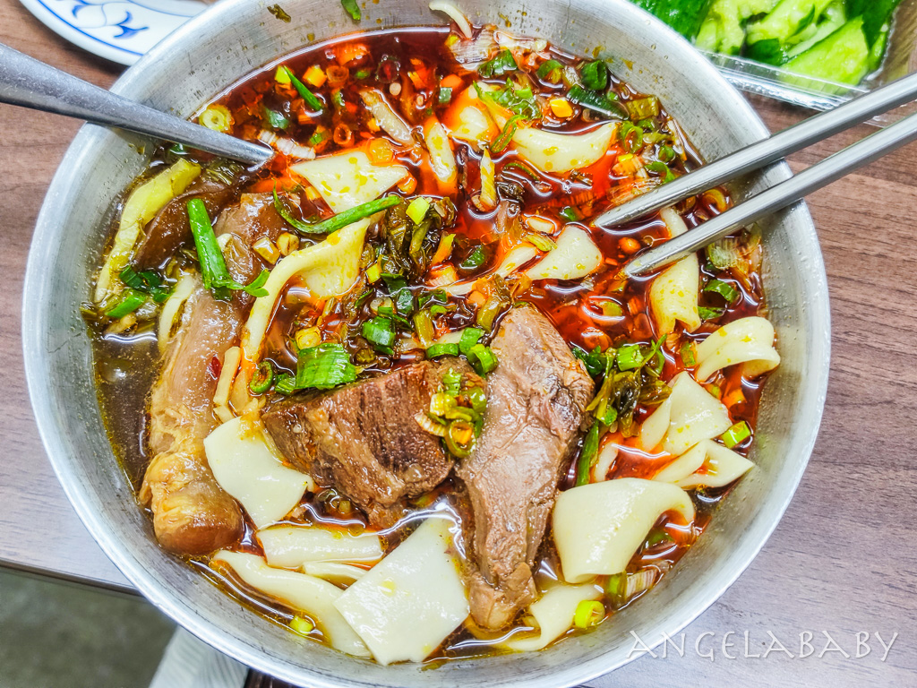 西門美食『老山東牛肉麵』在地飄香超過70年的必比登推薦牛肉麵、老山東牛肉麵菜單價格 @梅格(Angelababy)享樂日記