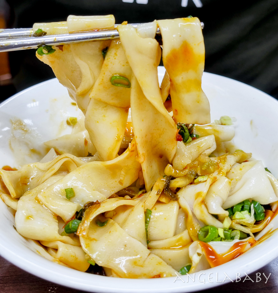 西門美食『老山東牛肉麵』在地飄香超過70年的必比登推薦牛肉麵、老山東牛肉麵菜單價格 @梅格(Angelababy)享樂日記