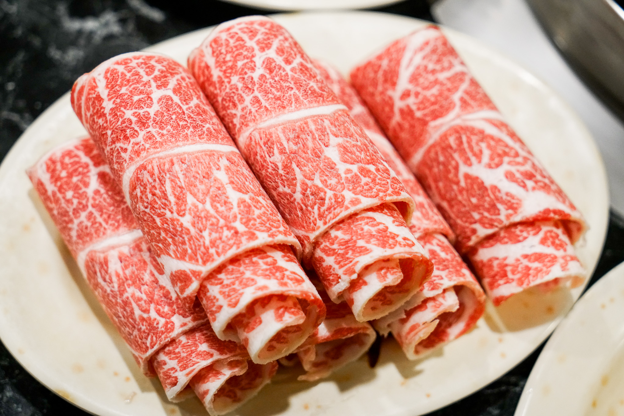 板橋火鍋｜新北最強果凍鴨血『齊味麻辣鴛鴦鍋』價格、好吃麻辣鍋推薦 @梅格(Angelababy)享樂日記