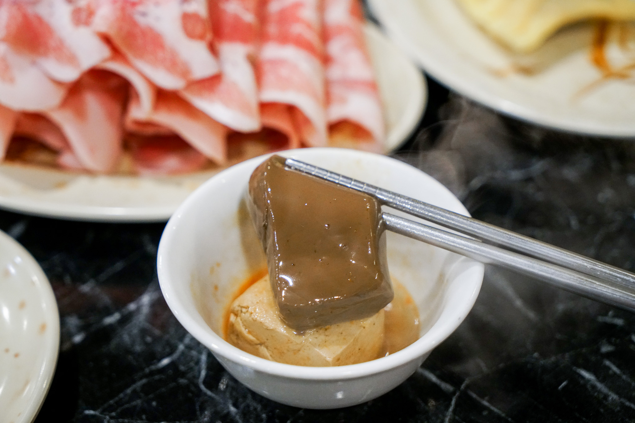 板橋火鍋｜新北最強果凍鴨血『齊味麻辣鴛鴦鍋』價格、好吃麻辣鍋推薦 @梅格(Angelababy)享樂日記