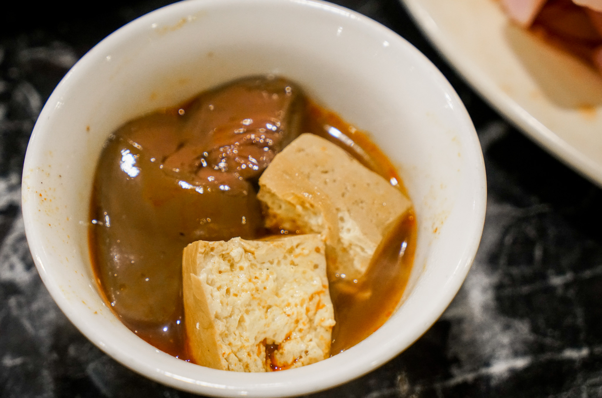 板橋火鍋｜新北最強果凍鴨血『齊味麻辣鴛鴦鍋』價格、好吃麻辣鍋推薦 @梅格(Angelababy)享樂日記