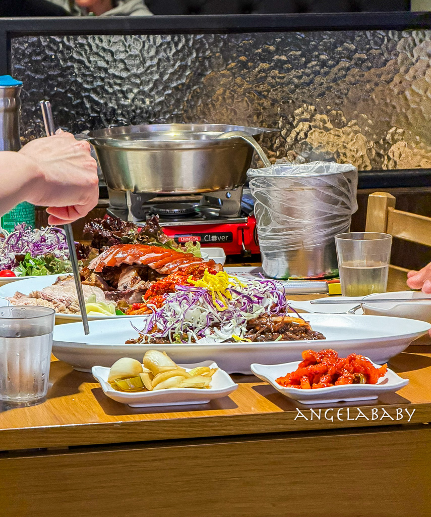 首爾弘大美食｜超好吃蒜味豬腳『 豬腳小姐 Myth猪蹄』菜單價格、弘大站9號出口 @梅格(Angelababy)享樂日記