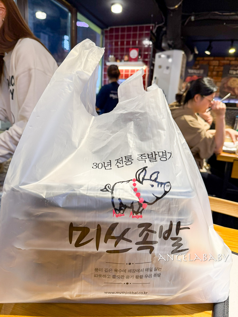 首爾弘大美食｜超好吃蒜味豬腳『 豬腳小姐 Myth猪蹄』菜單價格、弘大站9號出口 @梅格(Angelababy)享樂日記