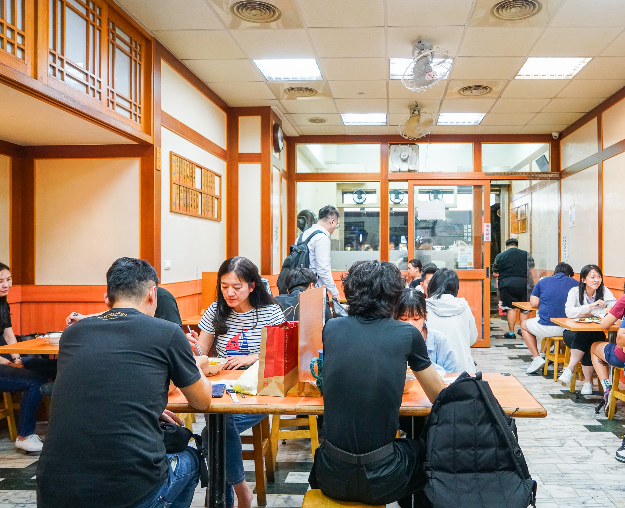 台北最強滷肉飯｜晴光市場排隊美食『黃記魯肉飯』價格 @梅格(Angelababy)享樂日記