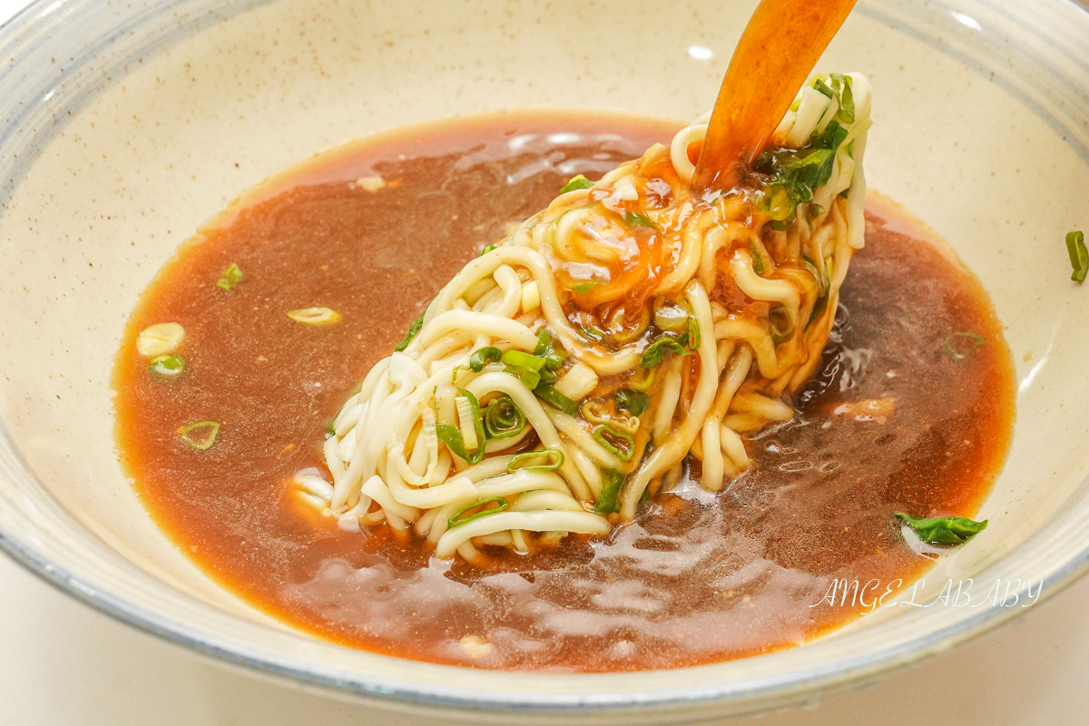 【瑪賀牛肉麵】新莊最好吃的牛肉麵、大塊牛肉麵推薦、幸福站美食 @梅格(Angelababy)享樂日記