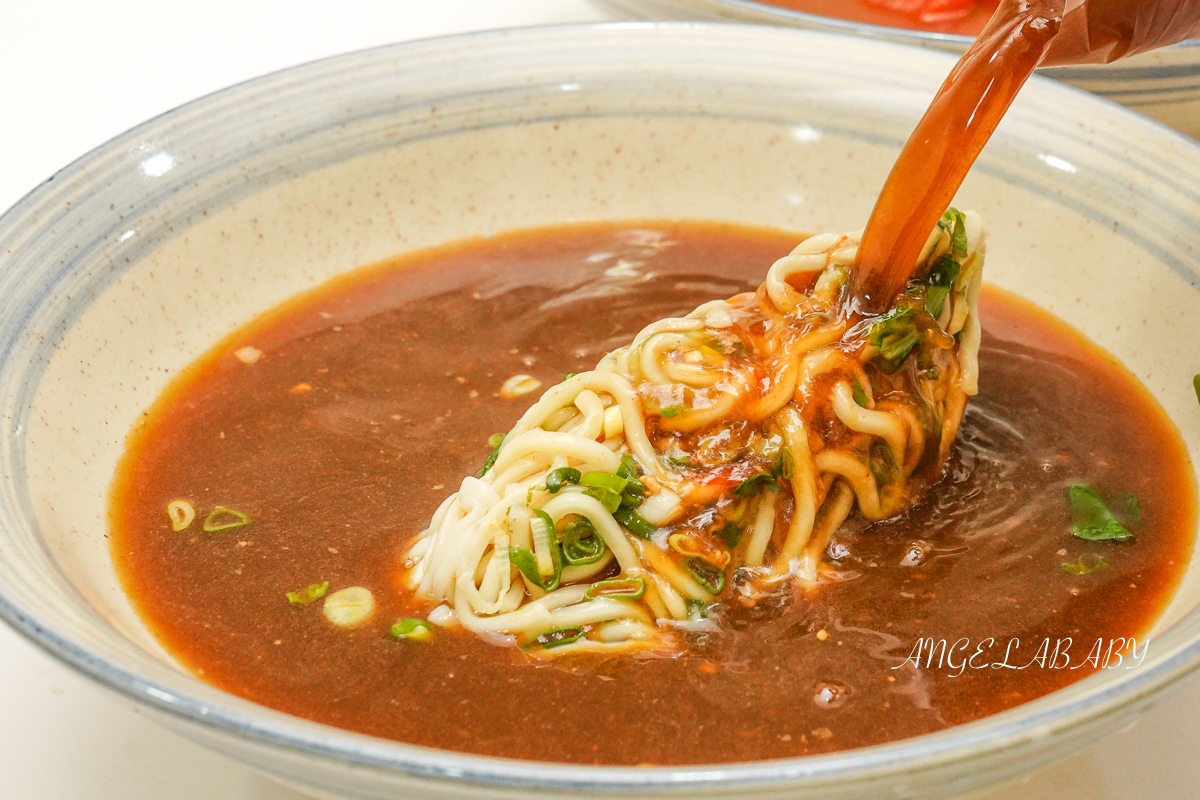 【瑪賀牛肉麵】新莊最好吃的牛肉麵、大塊牛肉麵推薦、幸福站美食 @梅格(Angelababy)享樂日記