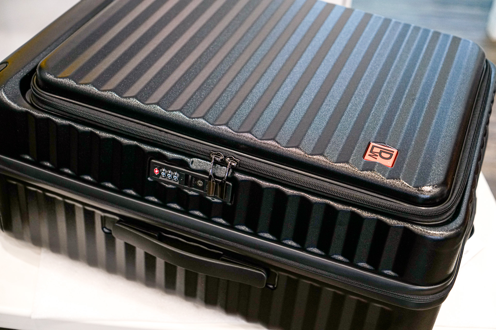 內湖行李箱推薦『黑箱作業』行李箱保固、保修還可以買到最實在的價格、優惠折扣500元 @梅格(Angelababy)享樂日記