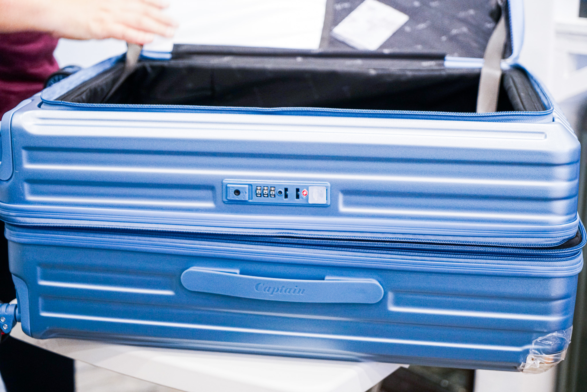 內湖行李箱推薦『黑箱作業』行李箱保固、保修還可以買到最實在的價格、優惠折扣500元 @梅格(Angelababy)享樂日記